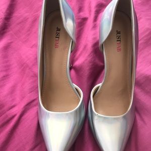 Iridescent pumps
